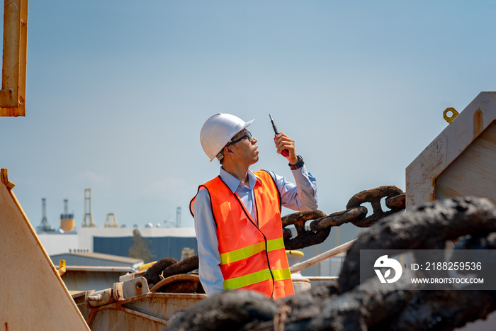 motorman or ship crew on duty of prepare the ship to drop anchorage for safety berthing in port under command of the captain and port control, working with heavy materials