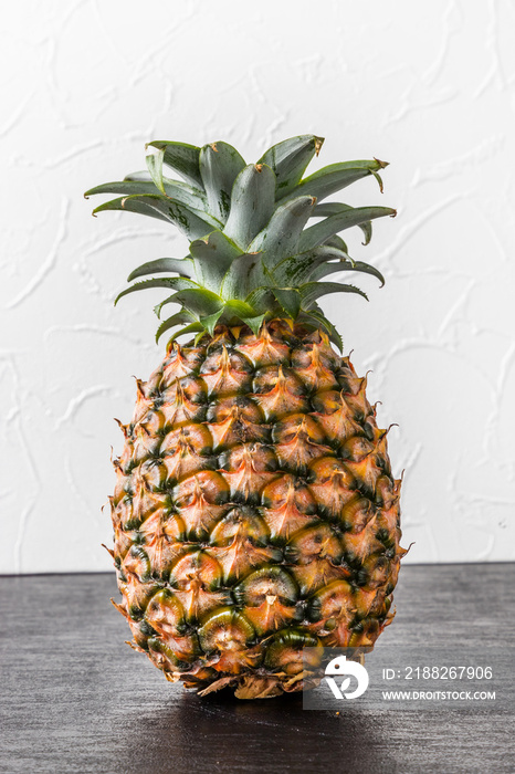 パイナップル　Delicious ripe freshly picked pineapple