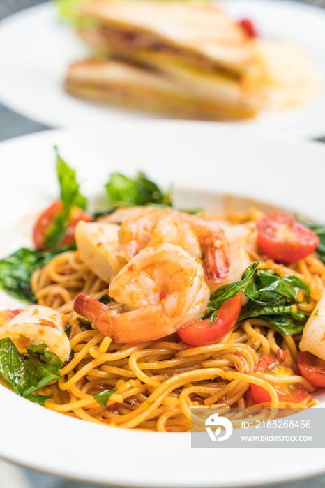 stir-fried spicy seafood spaghetti