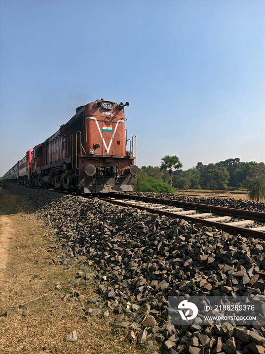 Viejo tren en la india