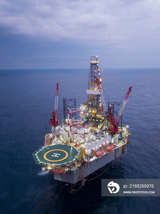 Offshore Jack Up Rig in The Middle of The Sea During Storm for Petroluem Exploration and Production