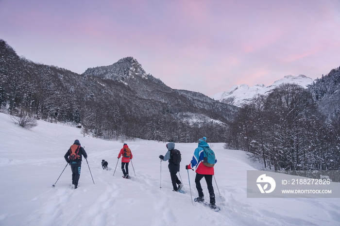 Excursión en raquetas por el Pirineo Francés.