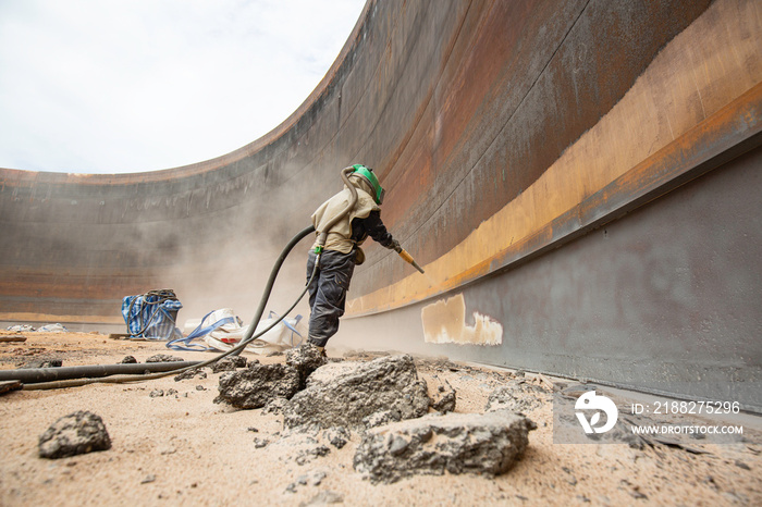 Female worker surface corrosion plate preparation by sand blasting