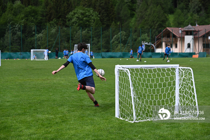 sport calcio giocare a calcio pallone