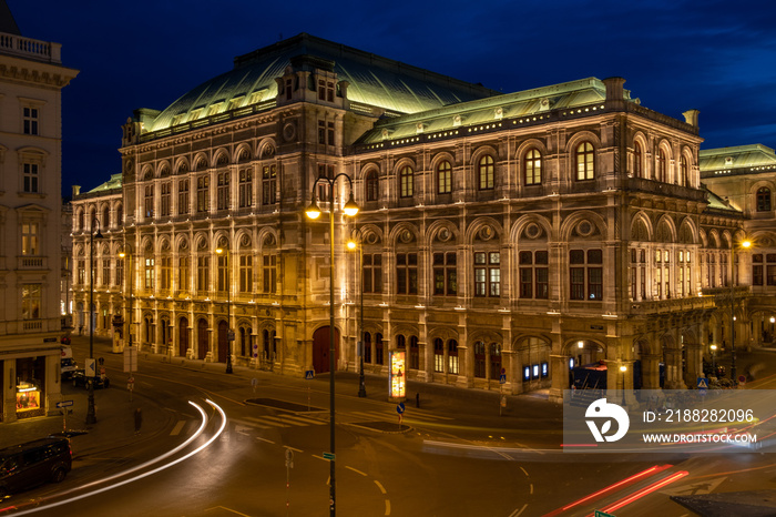 Die Oper / Staatsoper in Wien bei Nacht  / Österreich