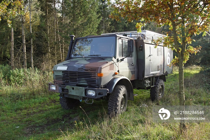 Deutsches Militärfahrzeug als Gelände-Wohnmobil