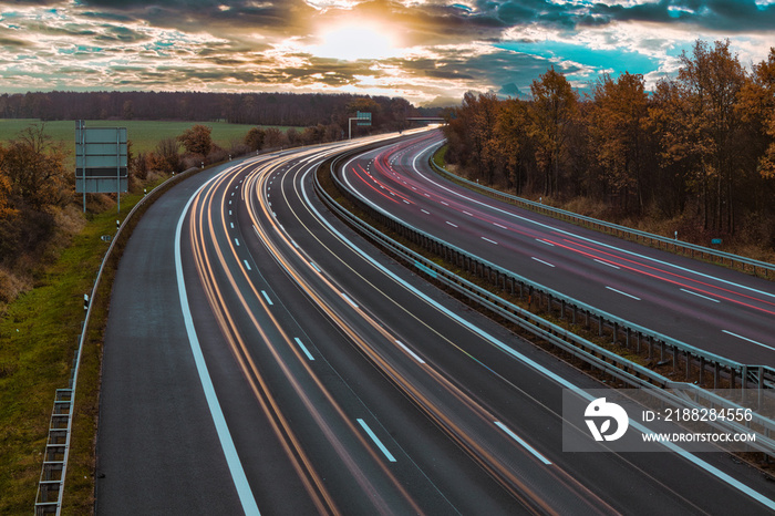 Langzeitbelichtung - Autobahn - Strasse - Traffic - Travel - Sunrise - Line - Ecology - Highway - Night Traffic - Long Exposure - Cars Speeding - Lights - Sunset - Light Trails - High quality photo