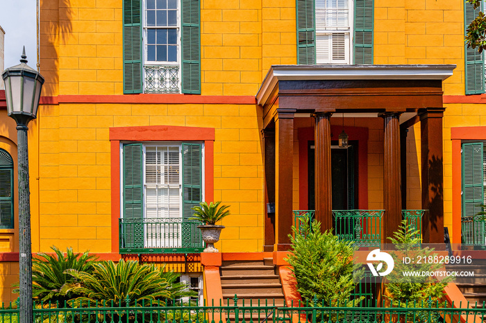 Beautiful streets and homes in downtown Savannah, Georgia, USA