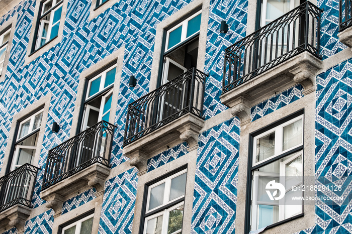 Ein Haus mit Azulejos in Porto Portugal