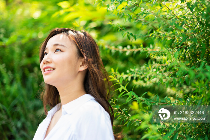 自然　女性　ポートレート