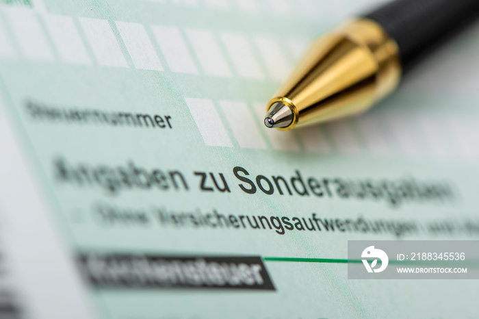 Steuererklärung für Finanzamt mit Formular