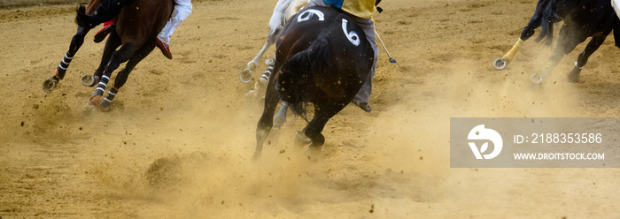 Palio di Asti con corsa dei cavalli al galoppo