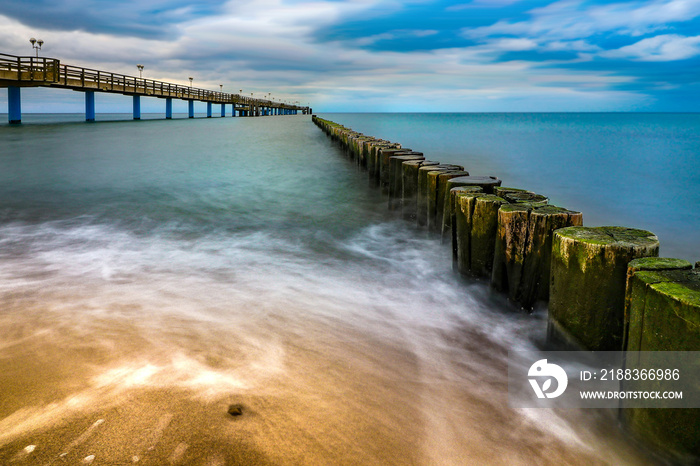 Gischt Welle Rauch Welle Ostsee, Seebrücke Graal Müritz