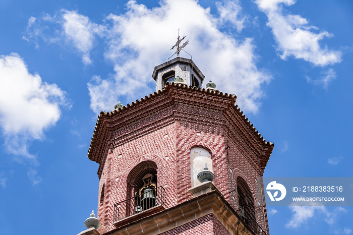 基督教殉道者教堂（Iglesia de los Santos Martires，1494年）。它是为了纪念集市而建的