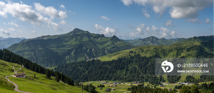 Alpenblick in Österreich als Panorama