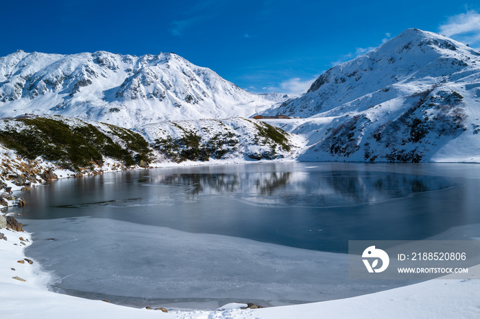 富山県立山町にある立山の冬の雪景色のある風景 Landscape with snowy winter scenery of Tateyama in Tateyama Town, Toyama Prefecture, Japan.