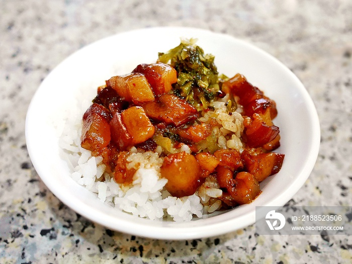 台湾料理の魯肉飯（ルーローファン）