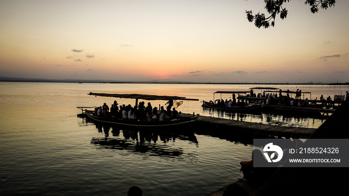 People watching the sunset in the lagoon of Valencia