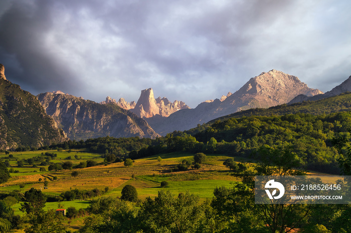 peak urriellu o Naranjo de bulnes .