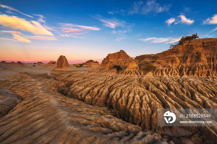 Sunset over Walls of China in Mungo National Park, Australia