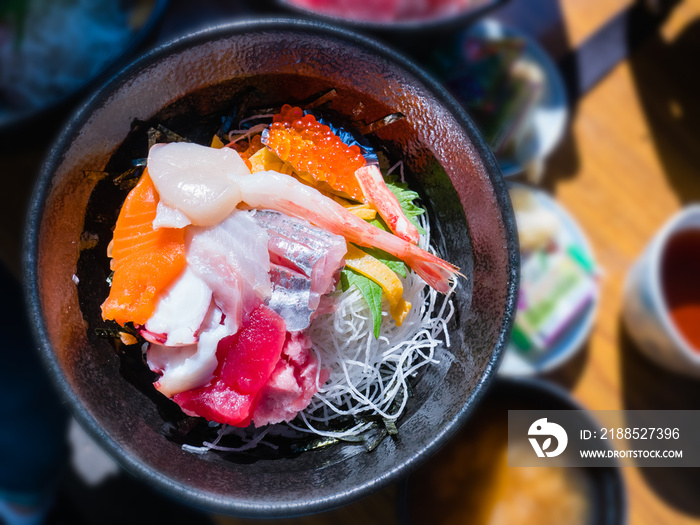 Fresh seafood rice bowl (Kaisen-don)