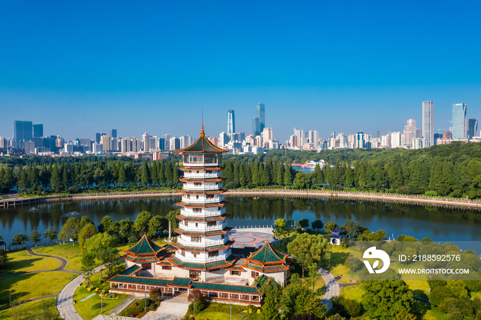 航拍长沙烈士公园跃进湖潇湘阁与城市景观