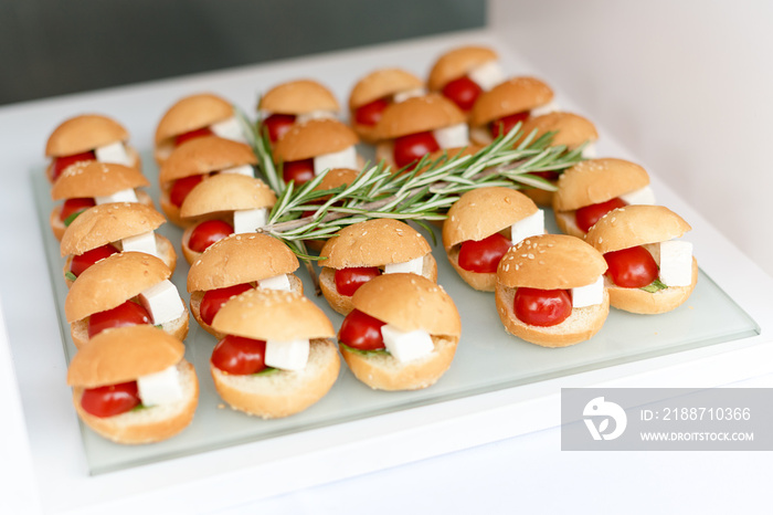 Mini hamburgers, finger food, mini burgers, party food, sliders.