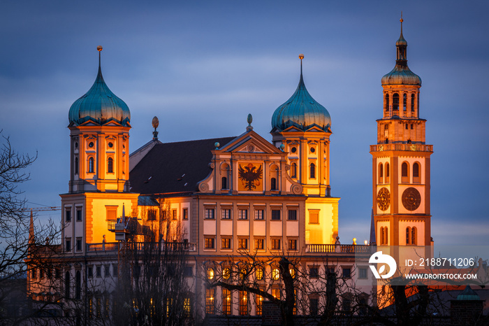 Rathaus und Perlachturm in Augsburg von der Rückansicht