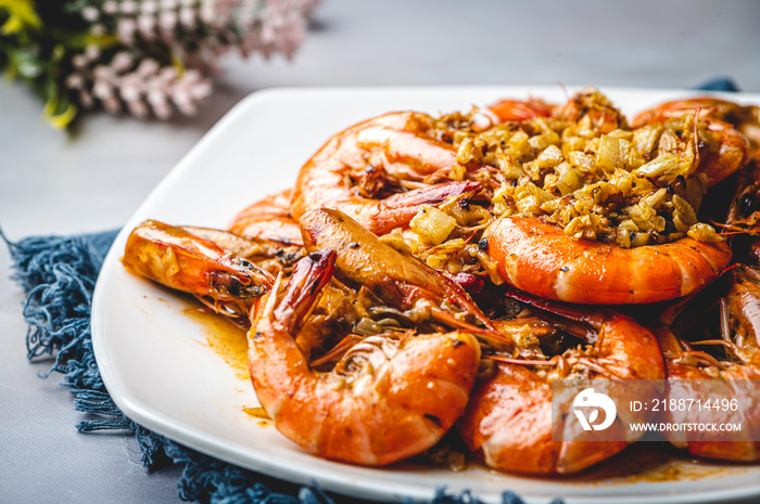 Garlic Butter Shrimp is a common, fast and easy way of cooking Shrimps.