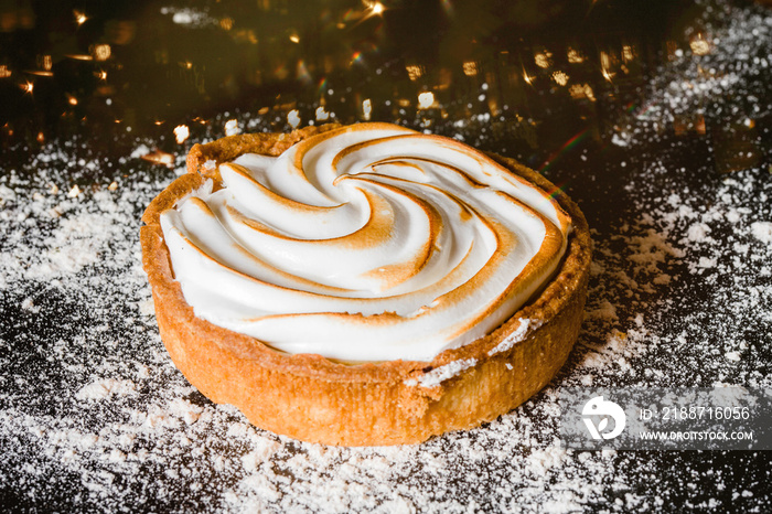 tarte au citron meringuée en gros plan