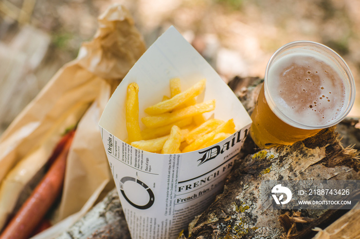 Frites, Saucisse & Bière