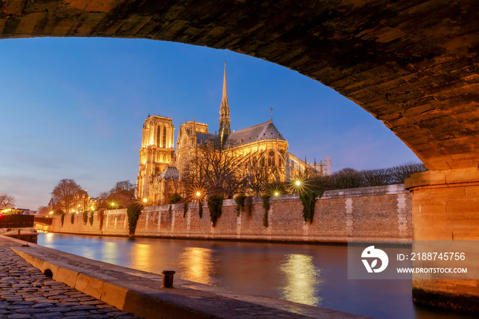 Paris. Notre Dame.