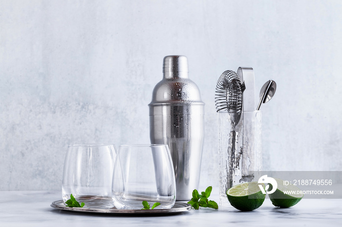 bar accessories on the table and two glasses of ice. tools for the restaurant