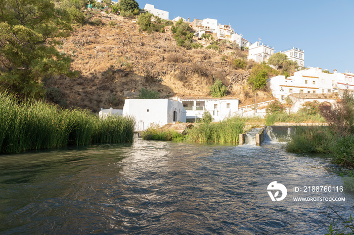 Río Guadalete a su paso por Arcos de la Frontera, municipio de la provincia de Cádiz, Andalucía, España.