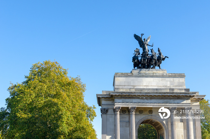 The Wellington Arch at Hyde Park Corner in Autumn. It was build between 1826 and 1830 to commemorate British victories during the Napoleonic Wars