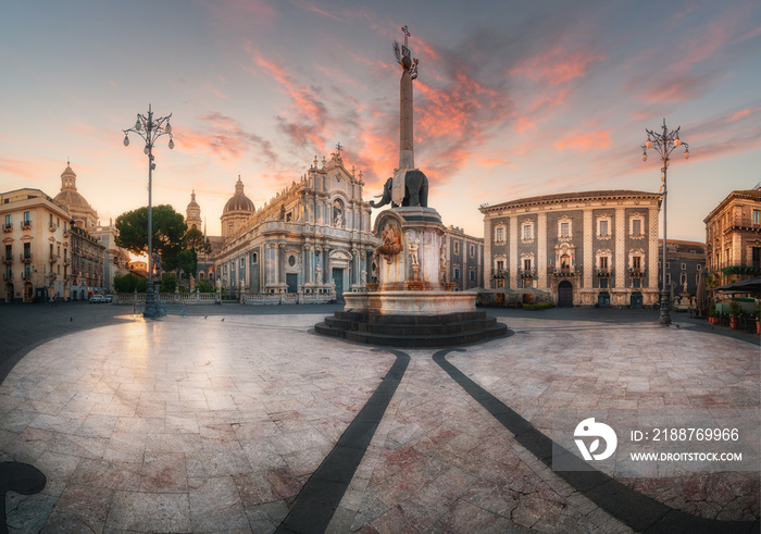 Piazza Duomo in Catania with the Cathedral of Santa Agatha and Fontana dell’Elefante, symbol of Catania, Sicily, Italy