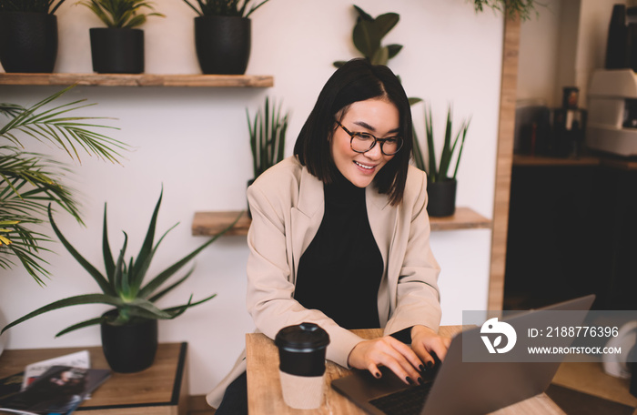 Asian businesswoman working on laptop in cafe