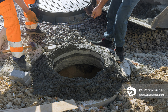 Construction of sewerage installing a sewer manhole on septic tank