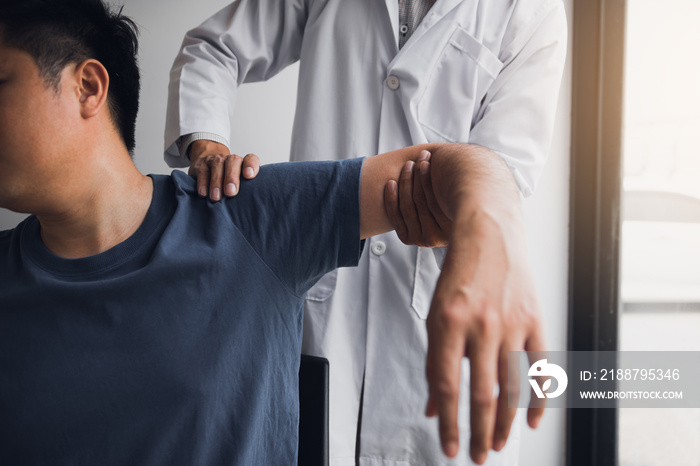 Physical therapists press to the patient shoulder check for pain.