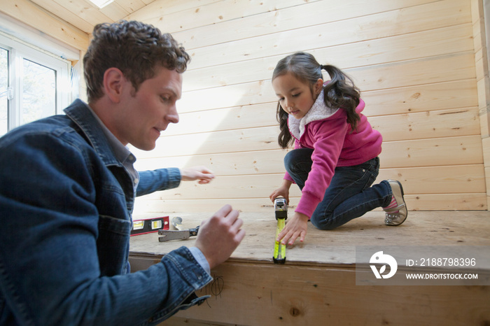 dad helping young daughter with measuring