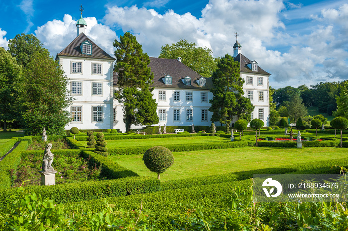 Herrenhaus, auch Schloss, mit italienischem Garten auf Gut Panker