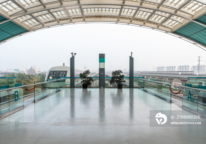上海磁悬浮列车龙阳路站站台
