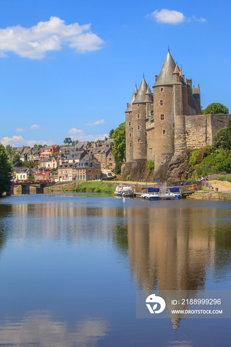 Josselin, Bretagne, le château aux bords du canal de Nantes à Brest