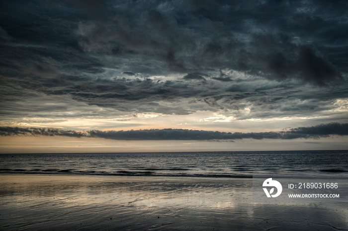 orage en prévision sur la plage