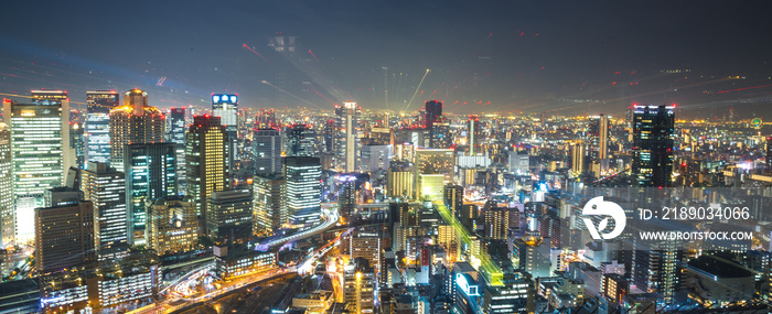 从梅田天空大厦的龟兹地天文台俯瞰城市景观，可以360度俯瞰大阪C