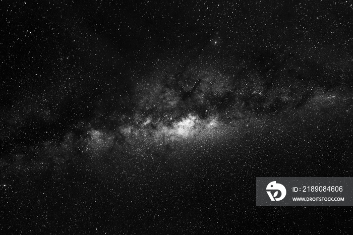 夜空背景为黑白色恒星的银河系