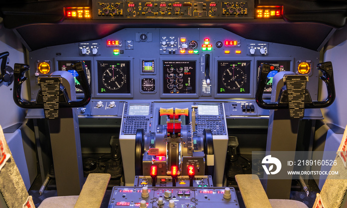 一个自制的飞行模拟器座舱-波音737-800