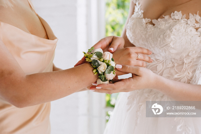 bride holding a beautiful wedding bouquet