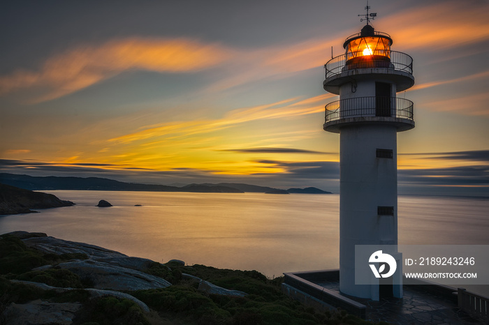 Atardecer en el faro de Roncadoira.