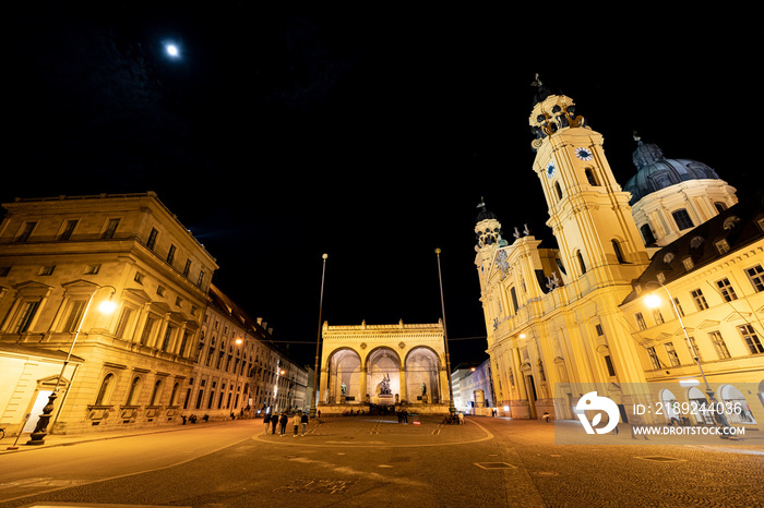 Vollmond am Odeonsplatz